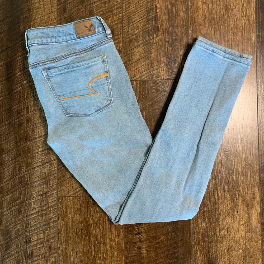 American Eagle Light washed Distressed Jeans